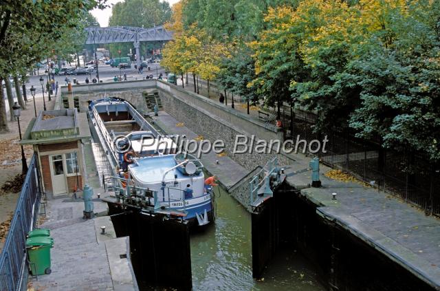 canal st martin.JPG - Ecluse du Canal Saint MartinParis 10e, France